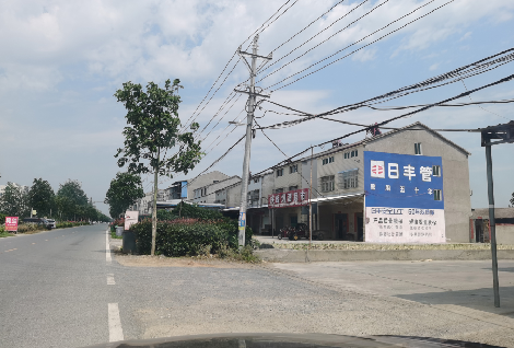 普定如何能保证墙体广告的醒目性？